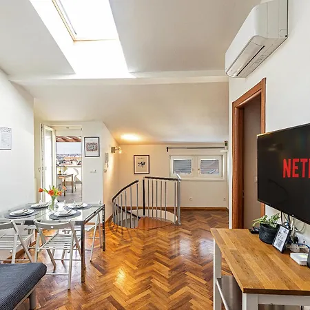 Apartmán Modern Attic With Terrace - Machova Praha