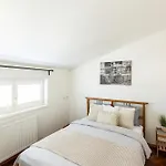 아파트 Modern Attic With Terrace - Machova *