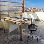 Modern Attic With Terrace - Machova 프라하