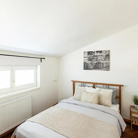 아파트 Modern Attic With Terrace - Machova *