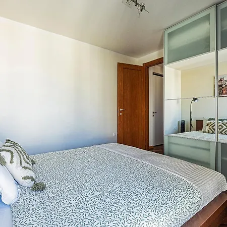 Modern Attic With Terrace - Machova 아파트 *