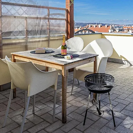 Modern Attic With Terrace - Machova 프라하