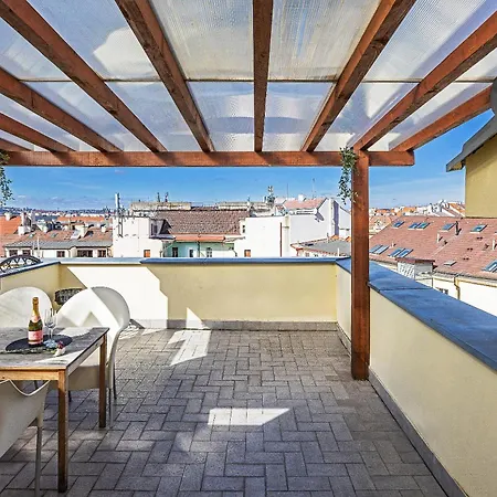 아파트 Modern Attic With Terrace - Machova