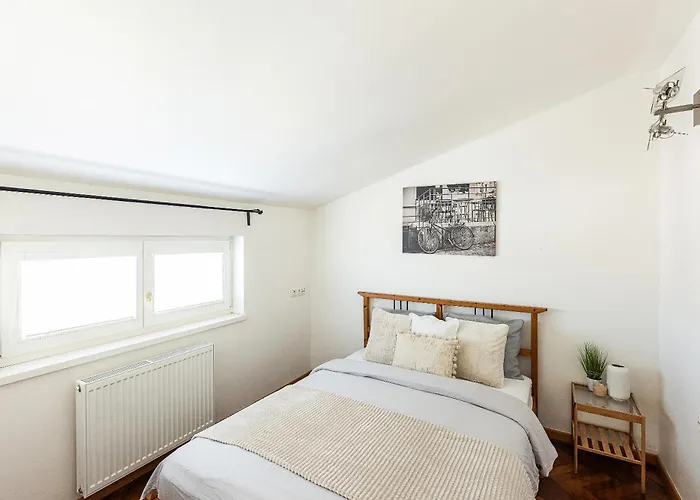 Daire Modern Attic With Terrace - Machova *