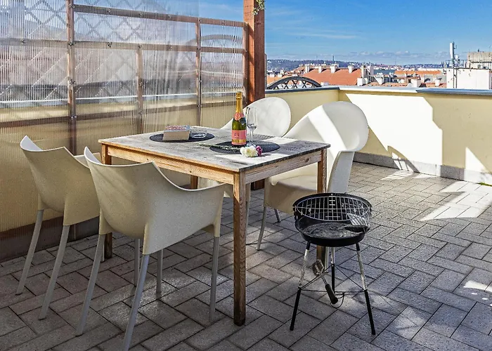 Modern Attic With Terrace - Machova Prag