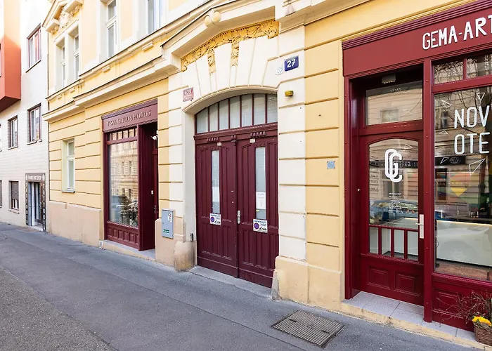 Daire Modern Attic With Terrace - Machova Prag