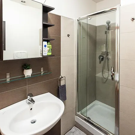 Modern Attic With Terrace - Machova Appartement